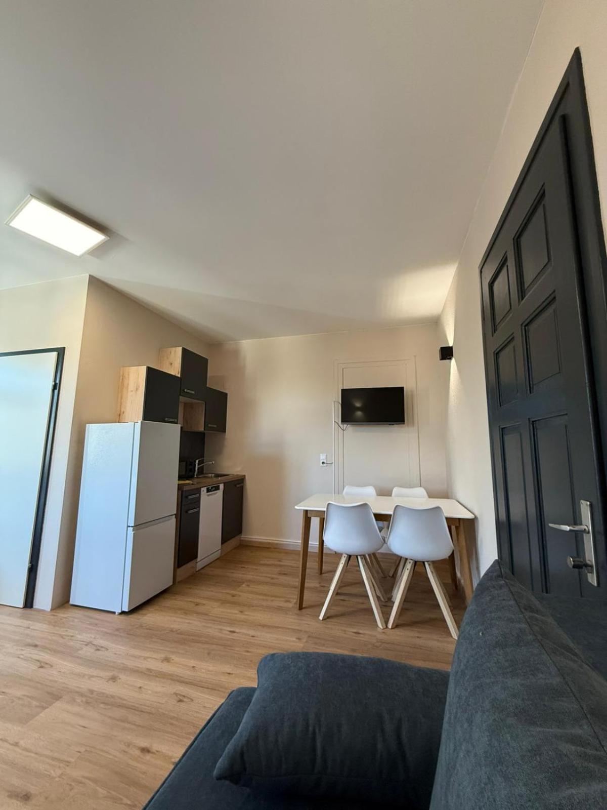 Crown Living Villa Blumenau Studios, Smarttv, Parkplatz Lustenau Exterior photo